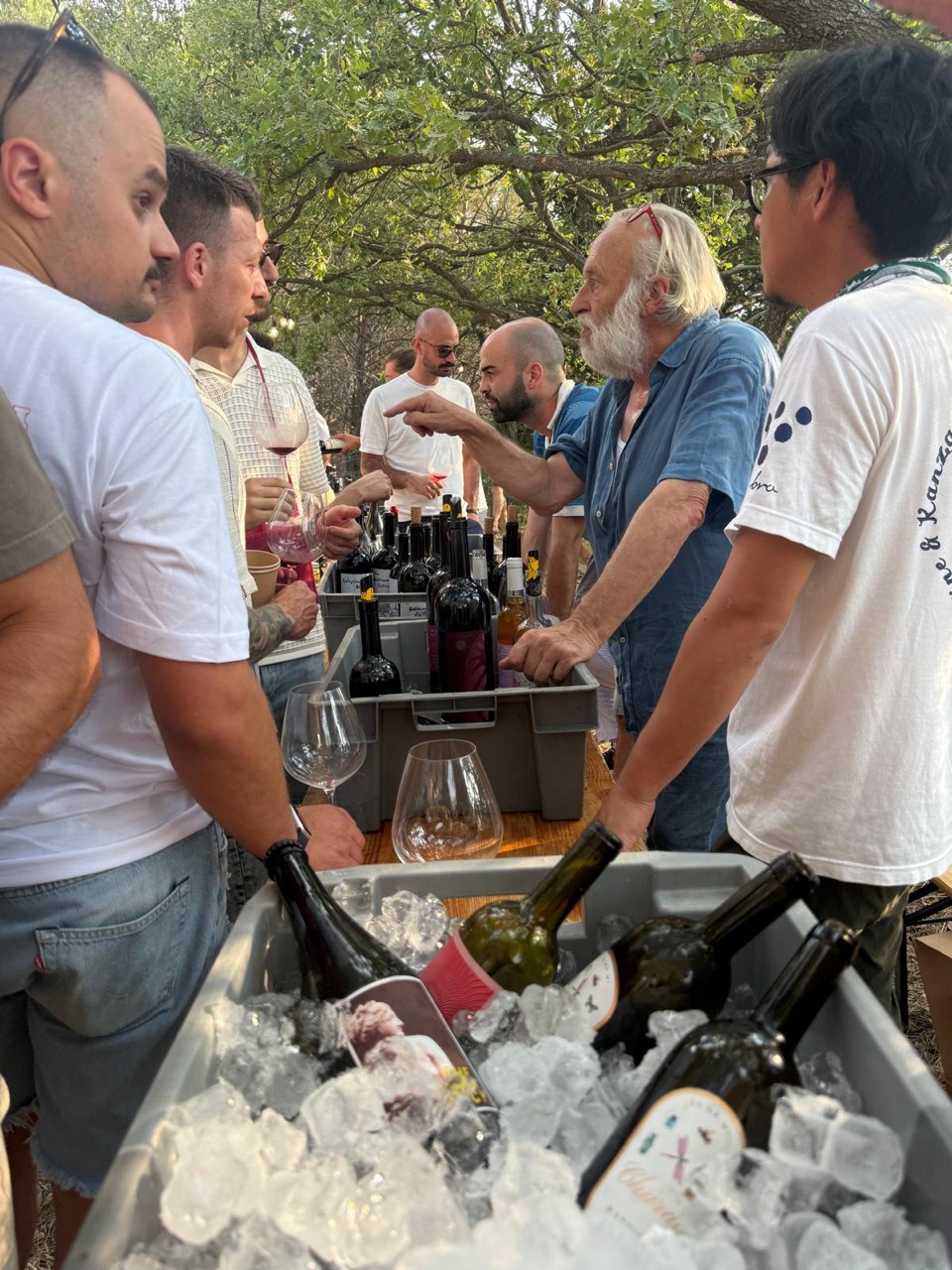 Una degustazione all’aperto ai Bakkanali estivi in Toscana.